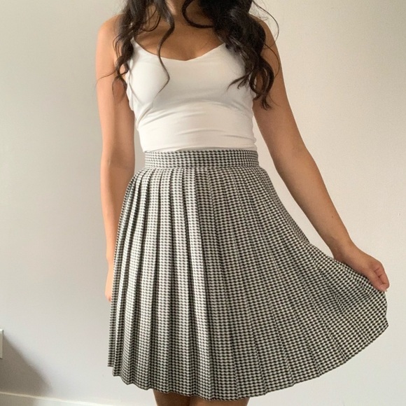 🌟 Vintage Elegance: Kips Bay A-Line Pleated Skirt in Black and White  🌟 - Picture 1 of 11